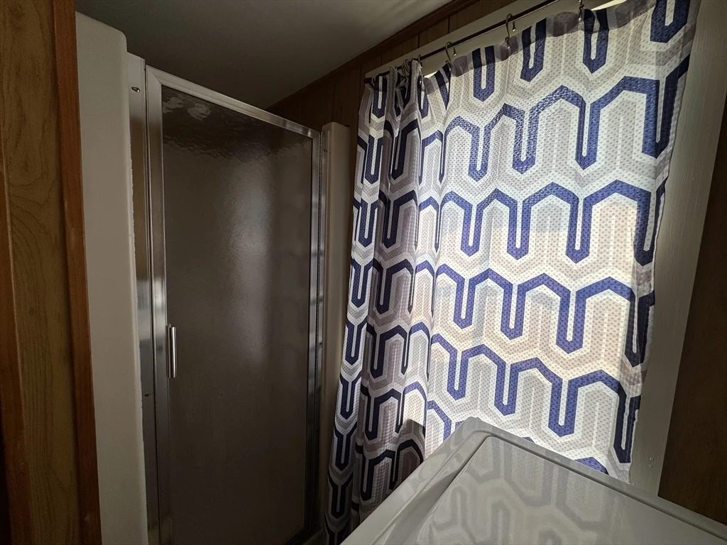 1 Cammetts Ct, Amesbury