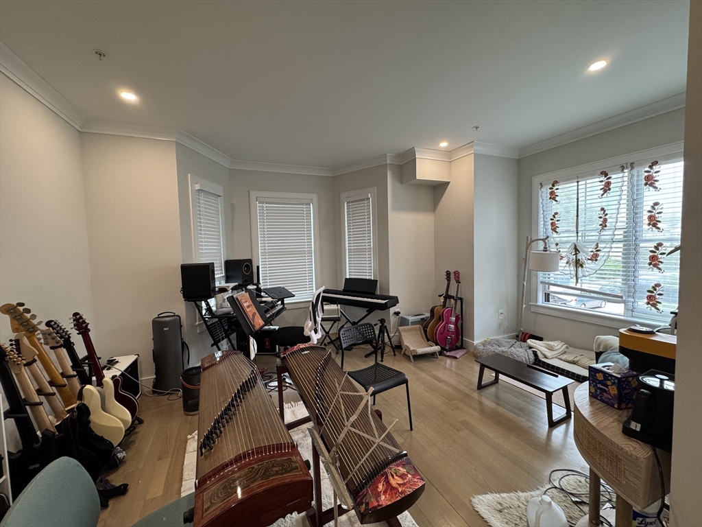 13 Greylock Rd, Allston