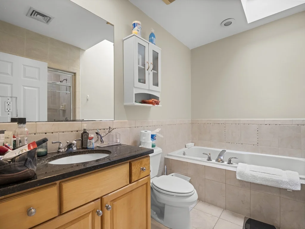 157 W 6th St, South Boston