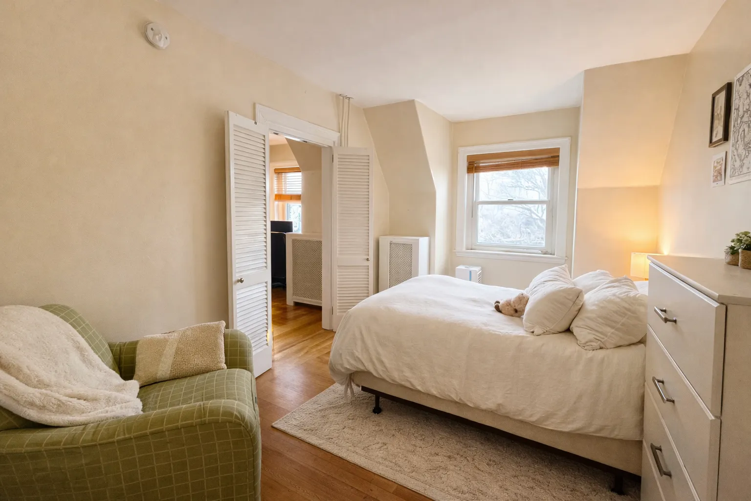 1748 Beacon St, Brookline