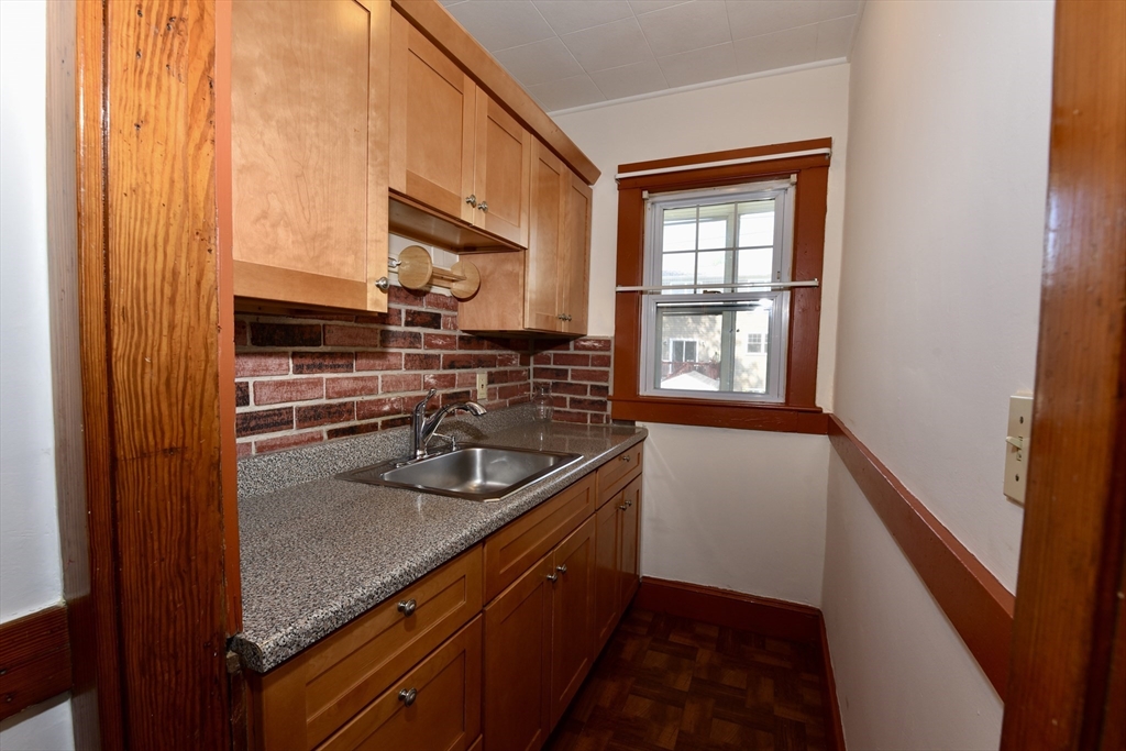 7 Charme, Roslindale