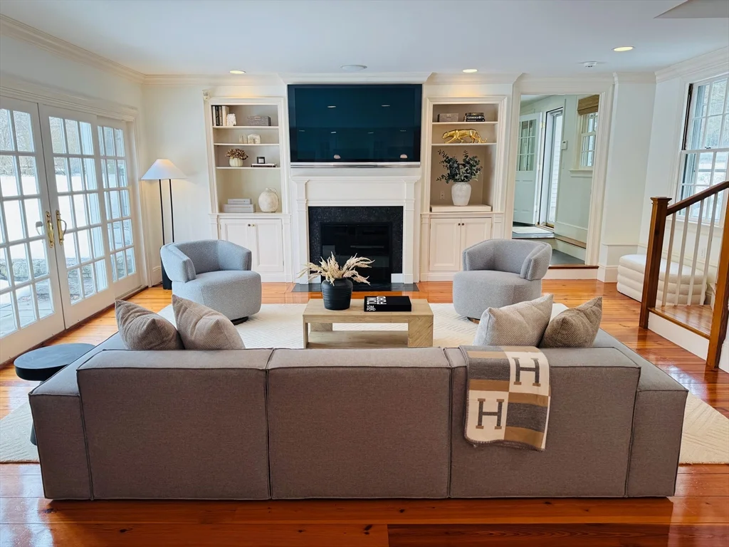 251A Old Billerica Rd, Bedford