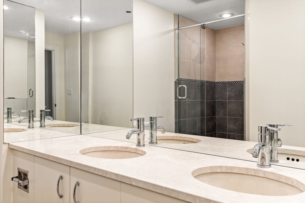 10 Rogers St, East Cambridge