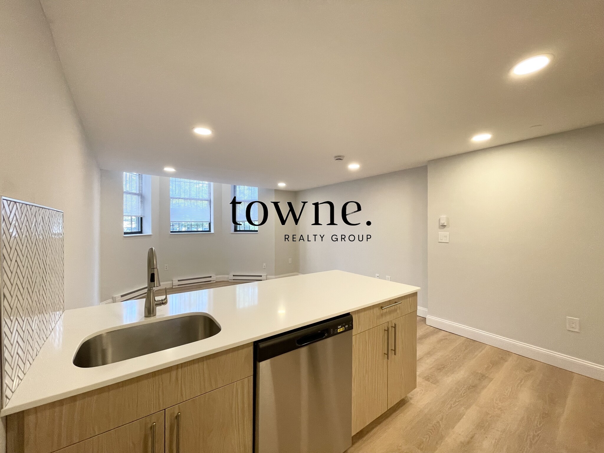 98 Queensberry St, Fenway