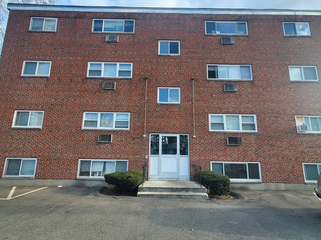 4 Oakcrest, Hyde Park