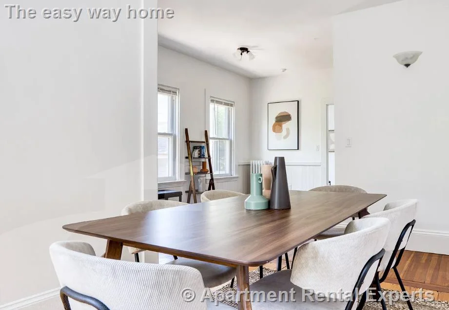 32 Healey St, Harvard Square