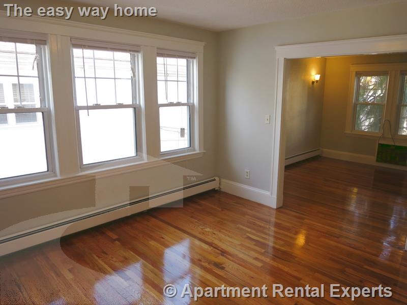 38 Sterling St, Tufts