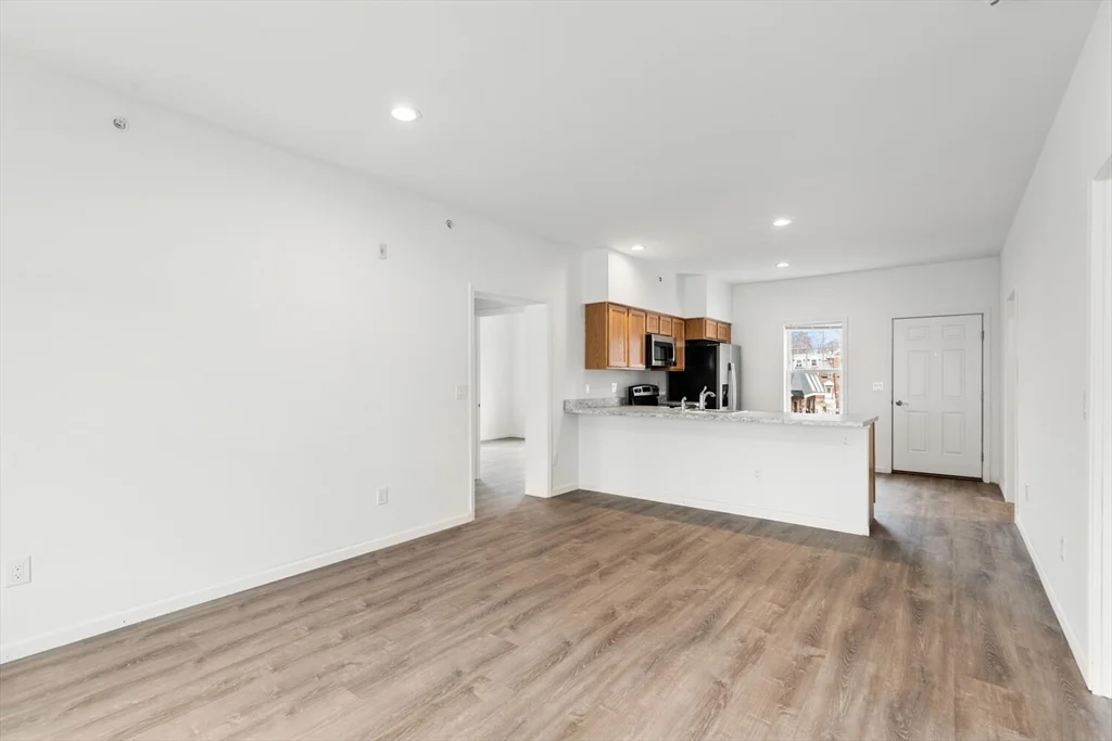 50 R Maplewood Ave, Gloucester