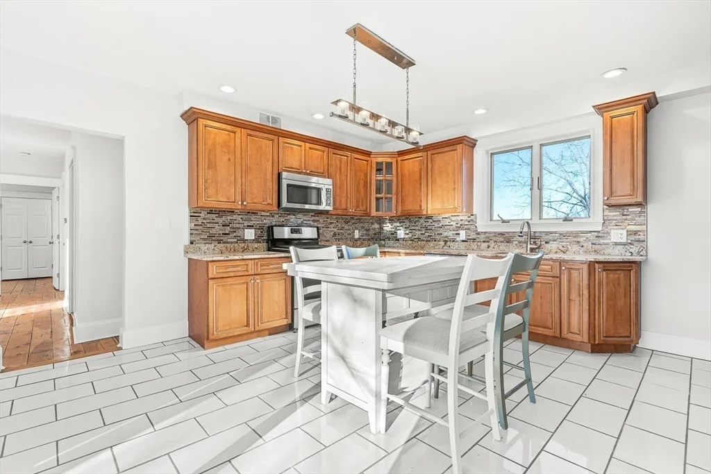 11 Symonds St, Salem