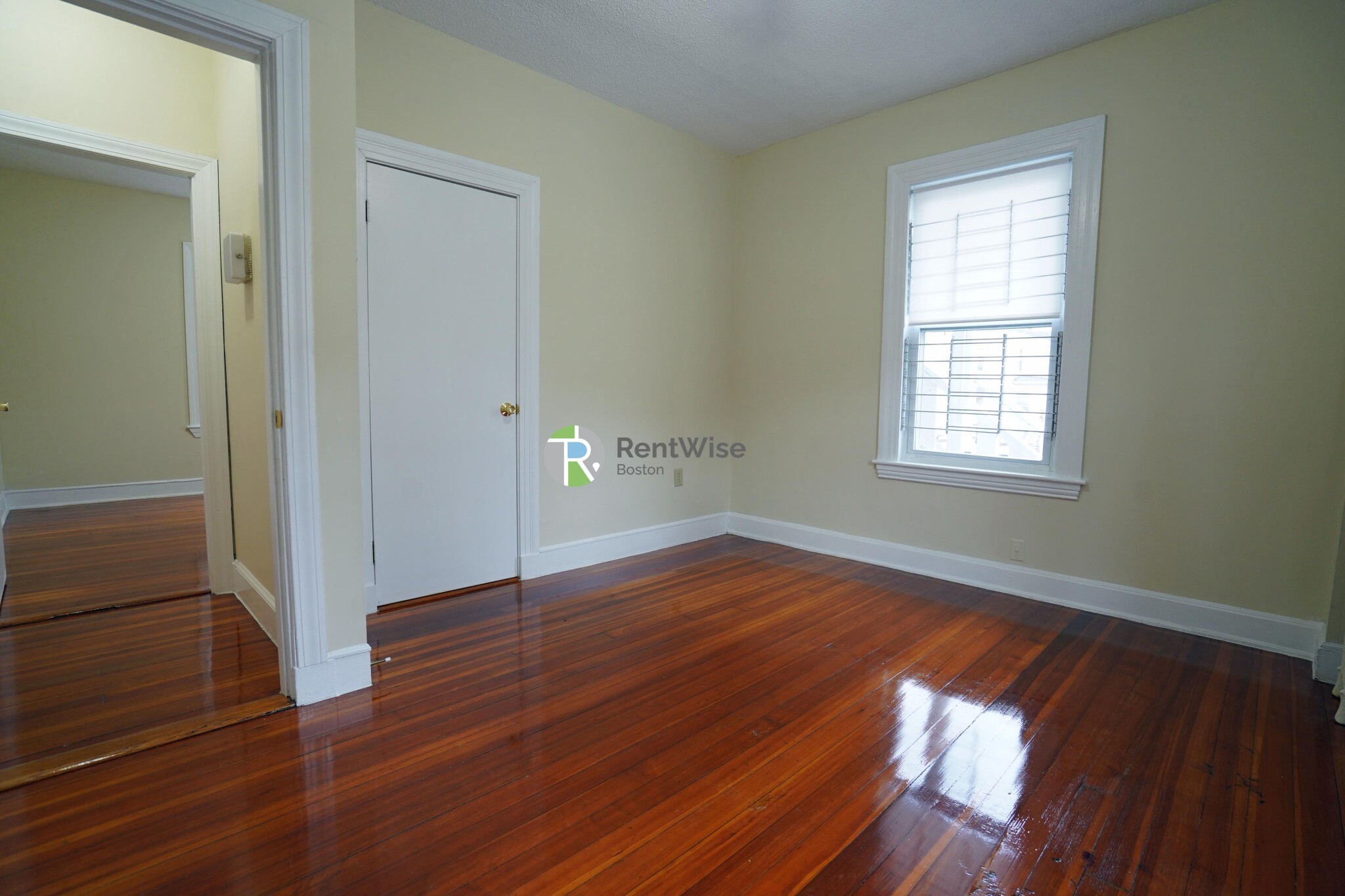 82 Robbins Pl, South Side