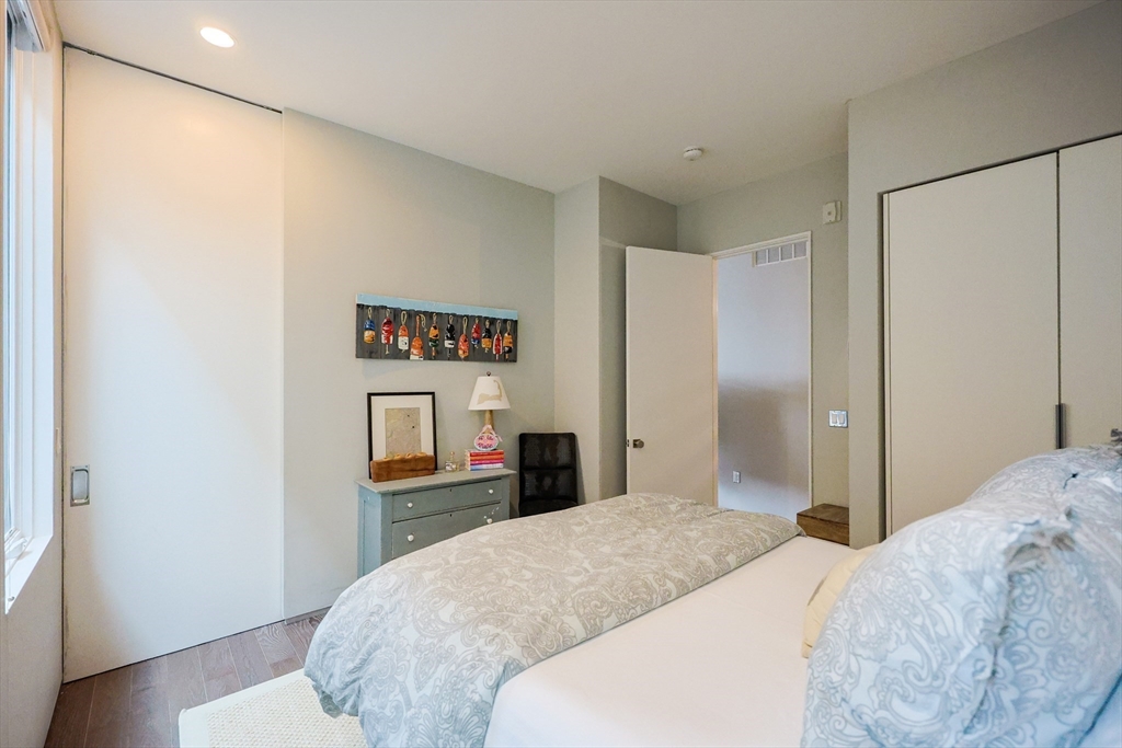 537 E 1st, South Boston