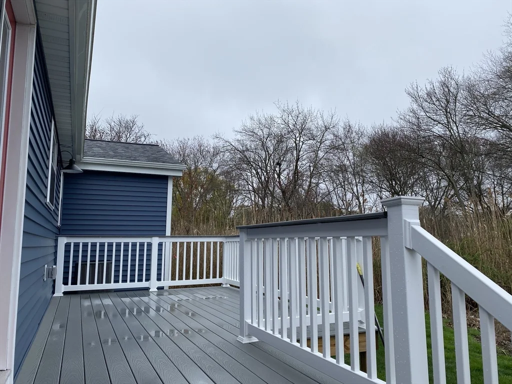 27 Lees River Dr, Swansea