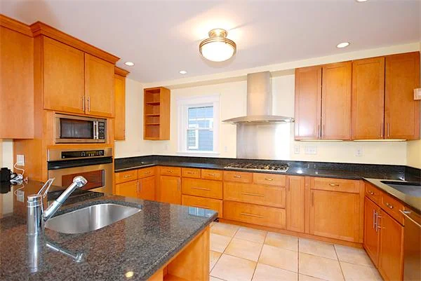 111 Fayerweather St, West Cambridge