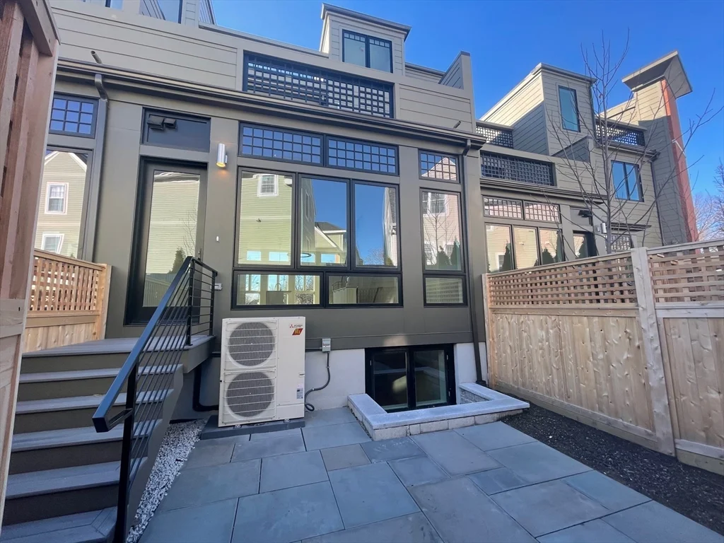 306 Putnam Ave, Cambridgeport