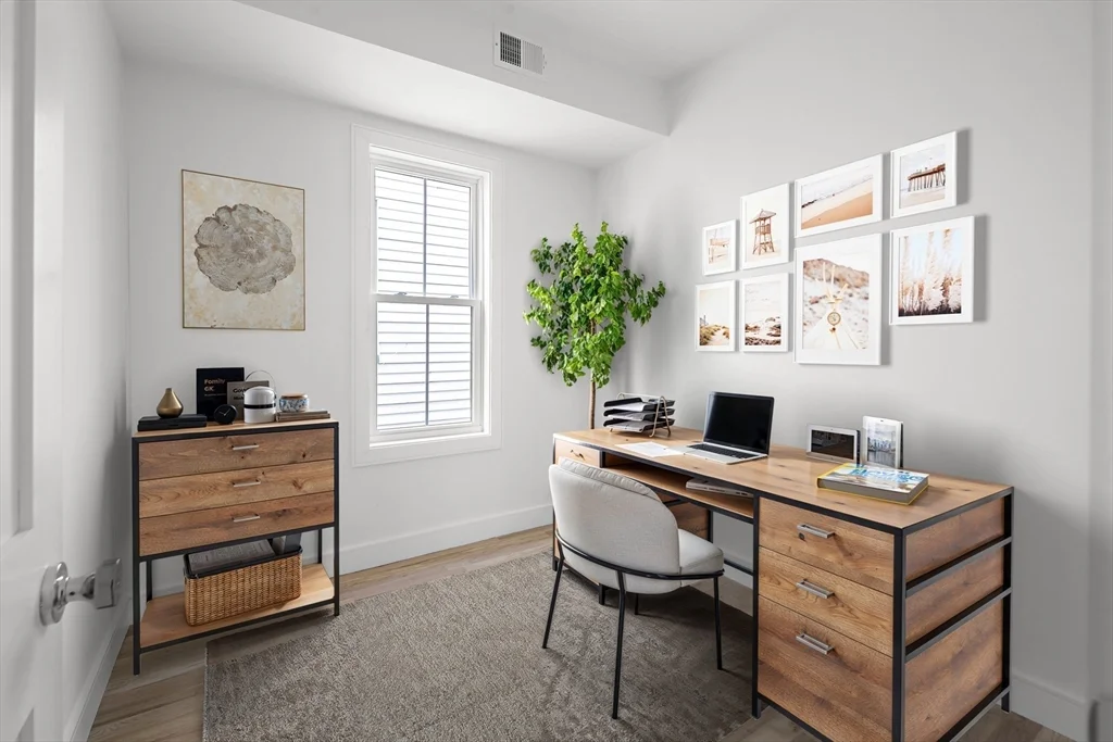 298 Maverick St, East Boston