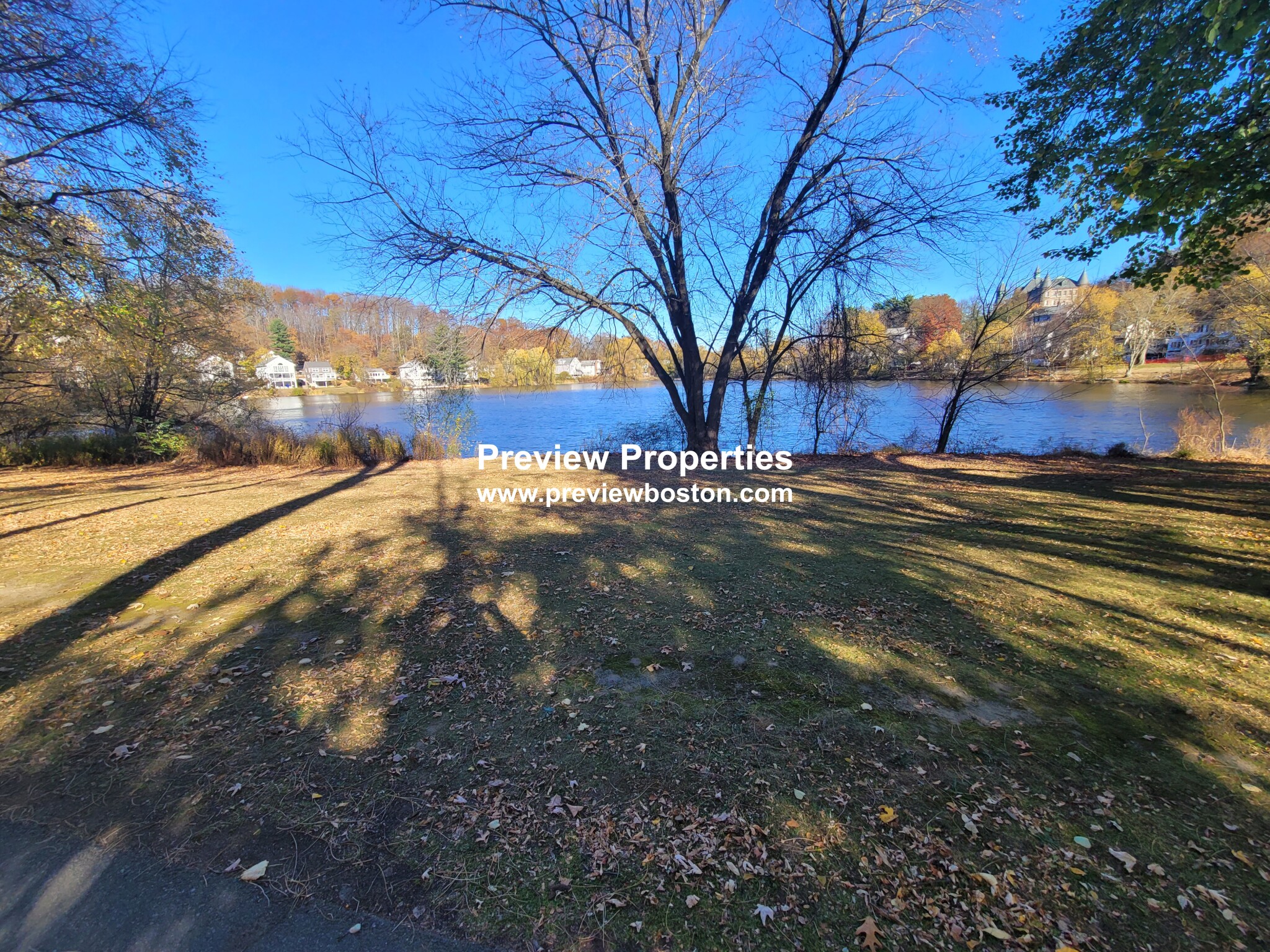 103 Lake Shore Rd, Oak Square