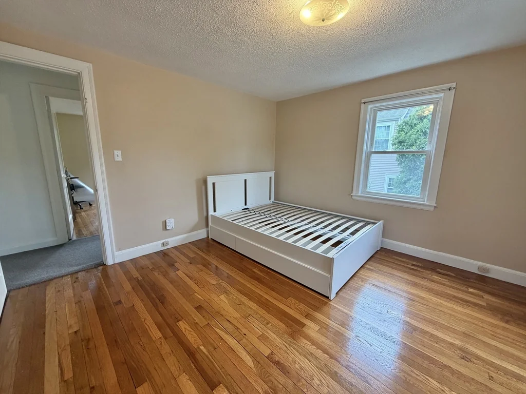 17 Hatfield Rd, West Newton
