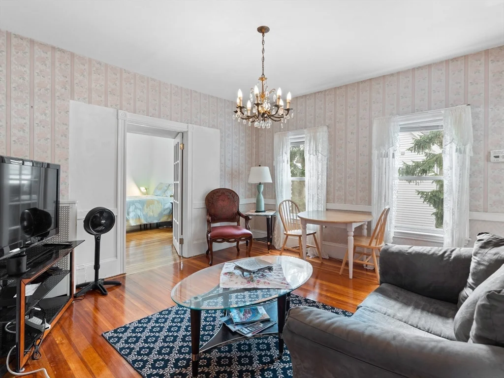 124 Sheridan Ave, Medford Hillside