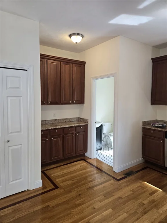 569 Adams, East Milton