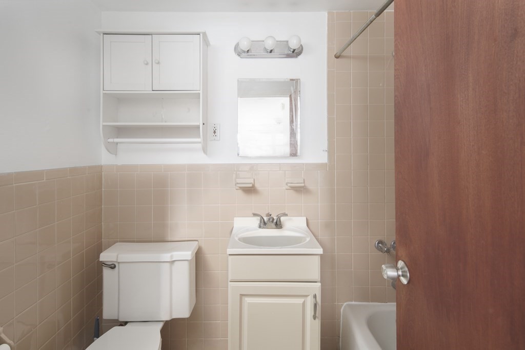 11 Old Colony Ln, Arlington Heights