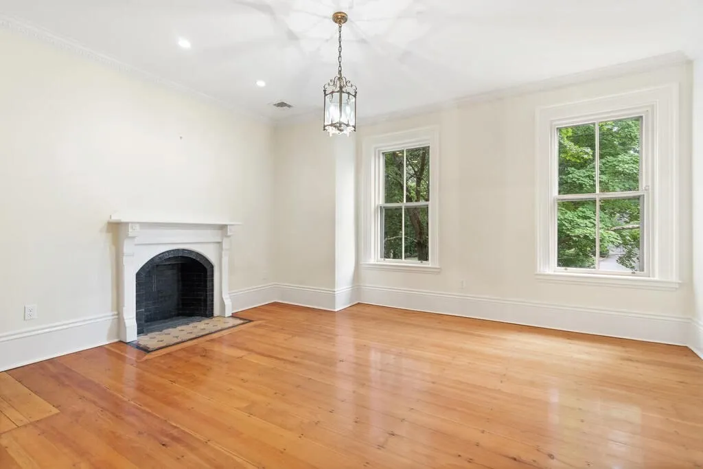 2 Rangeley Rd, Winchester