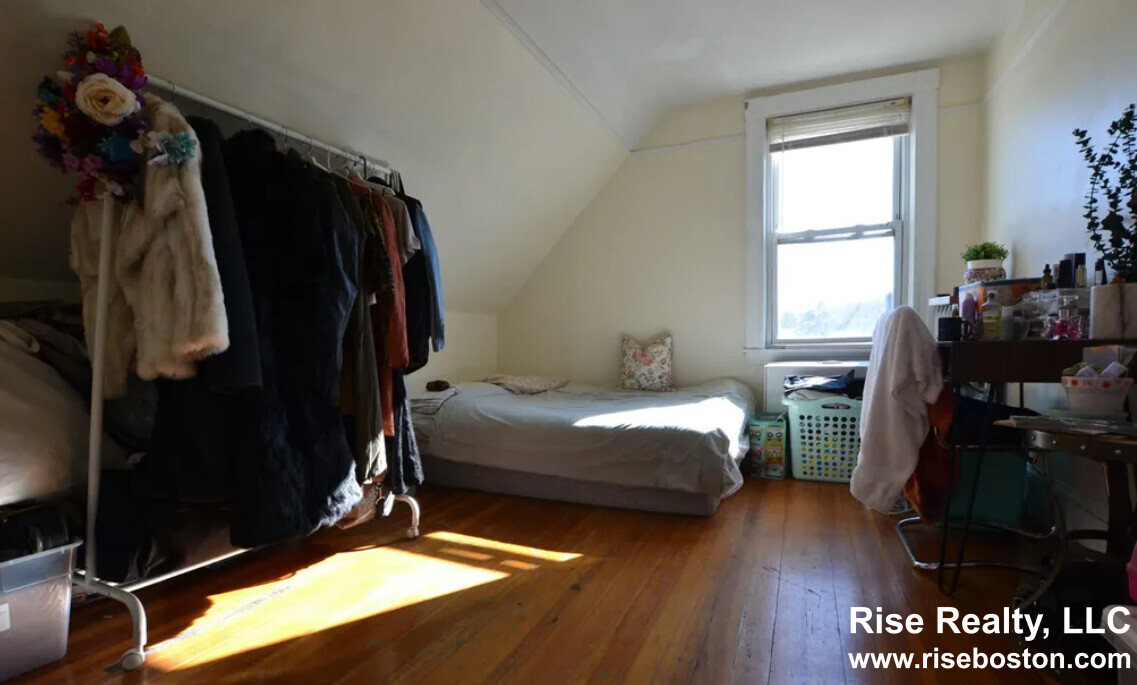 50 Brainerd Rd, Brighton