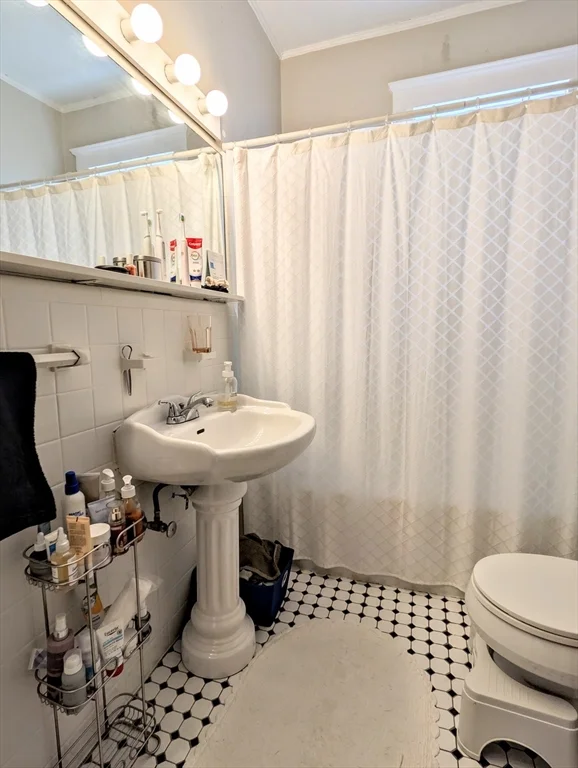 176 Winthrop Rd, Washington Square