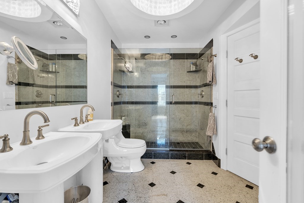 166 Quincy Shore Dr, Quincy