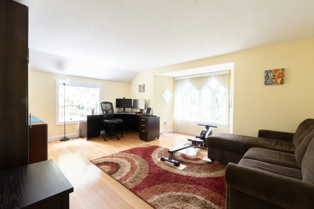 5 Fairview Rd, Canton