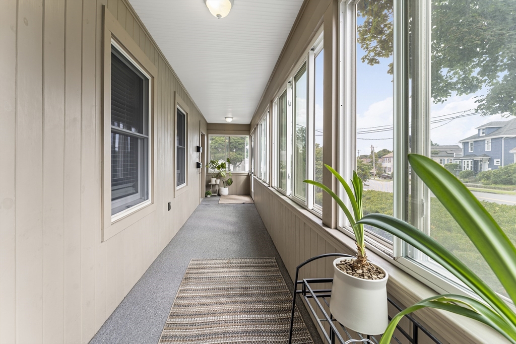 8 Ballard St, Saugus