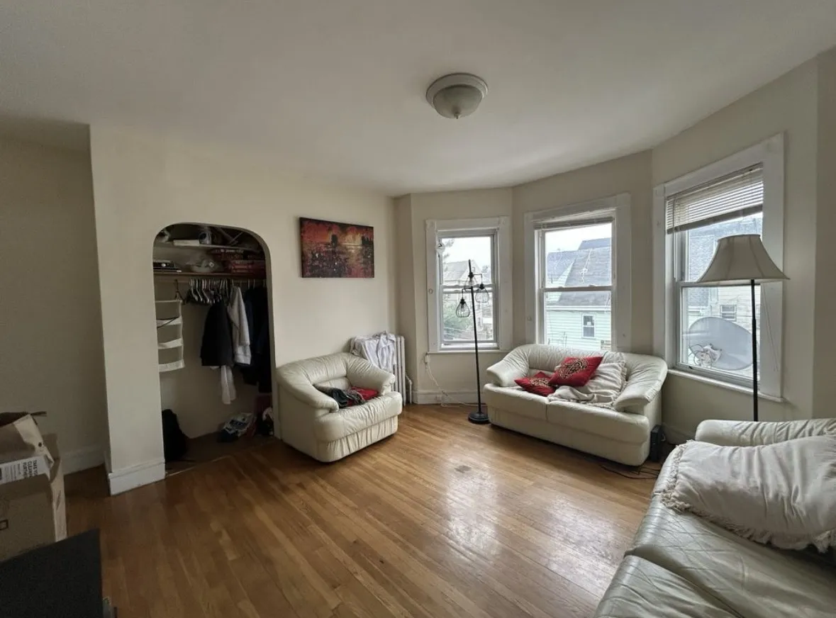 110 Murdock St, Oak Square