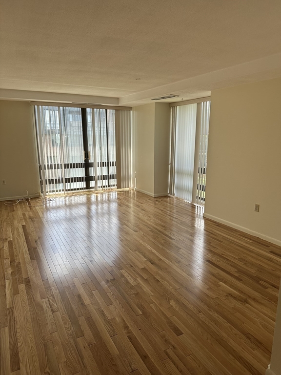 402 Paradise Rd, Swampscott