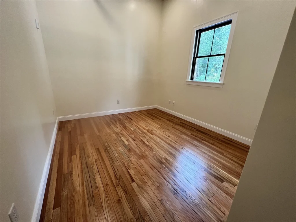352 Manchaug Rd, Sutton
