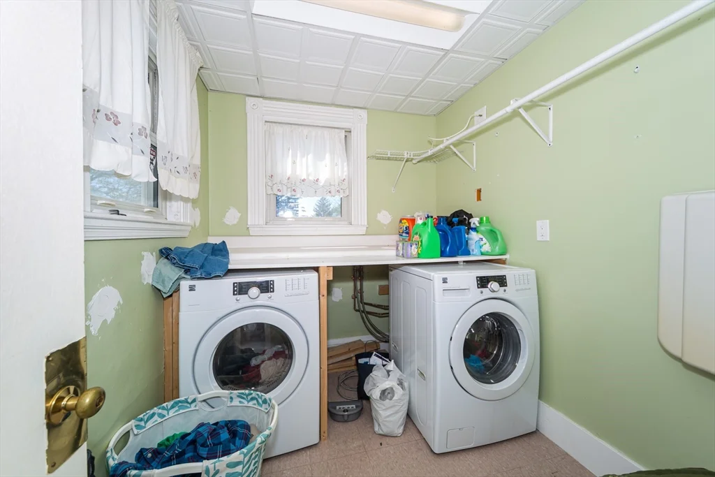 26 Pine St, Natick