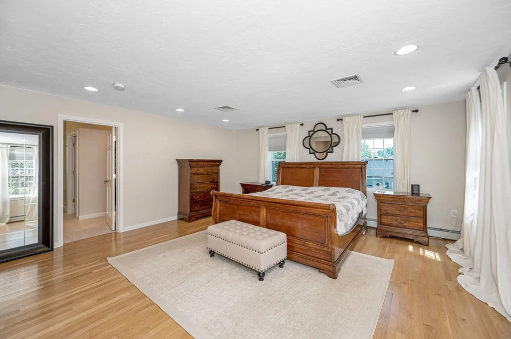 4 Nashoba Dr, Chelmsford