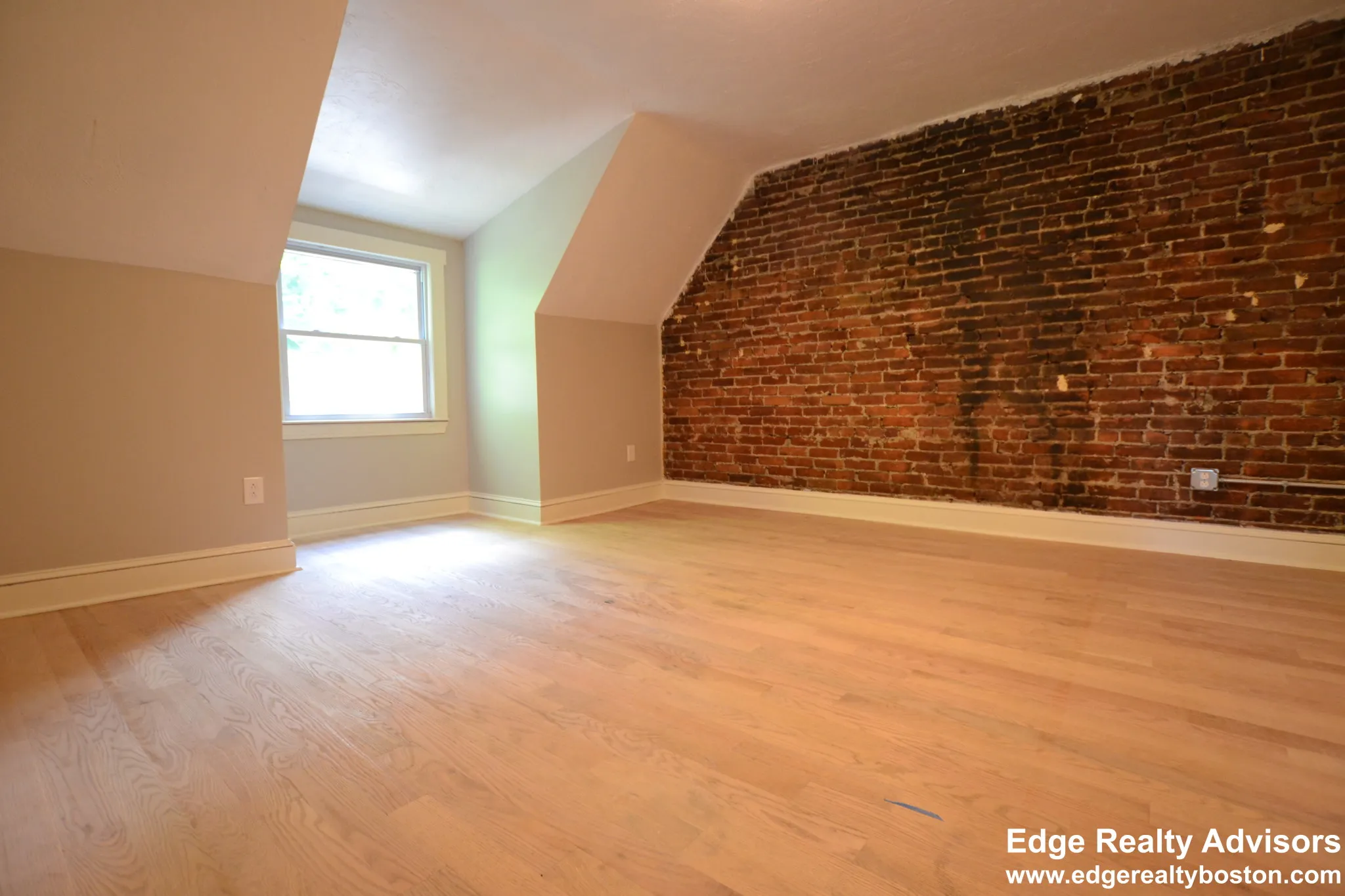 9 Eleanor St, Allston