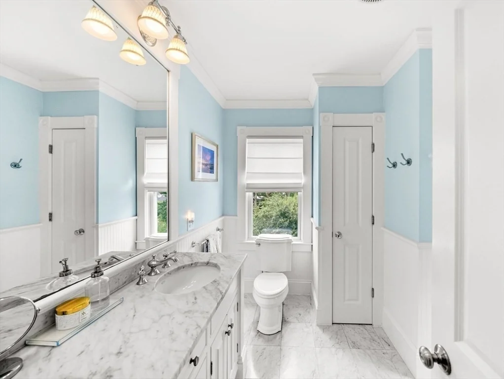 548 Elm St, Dartmouth