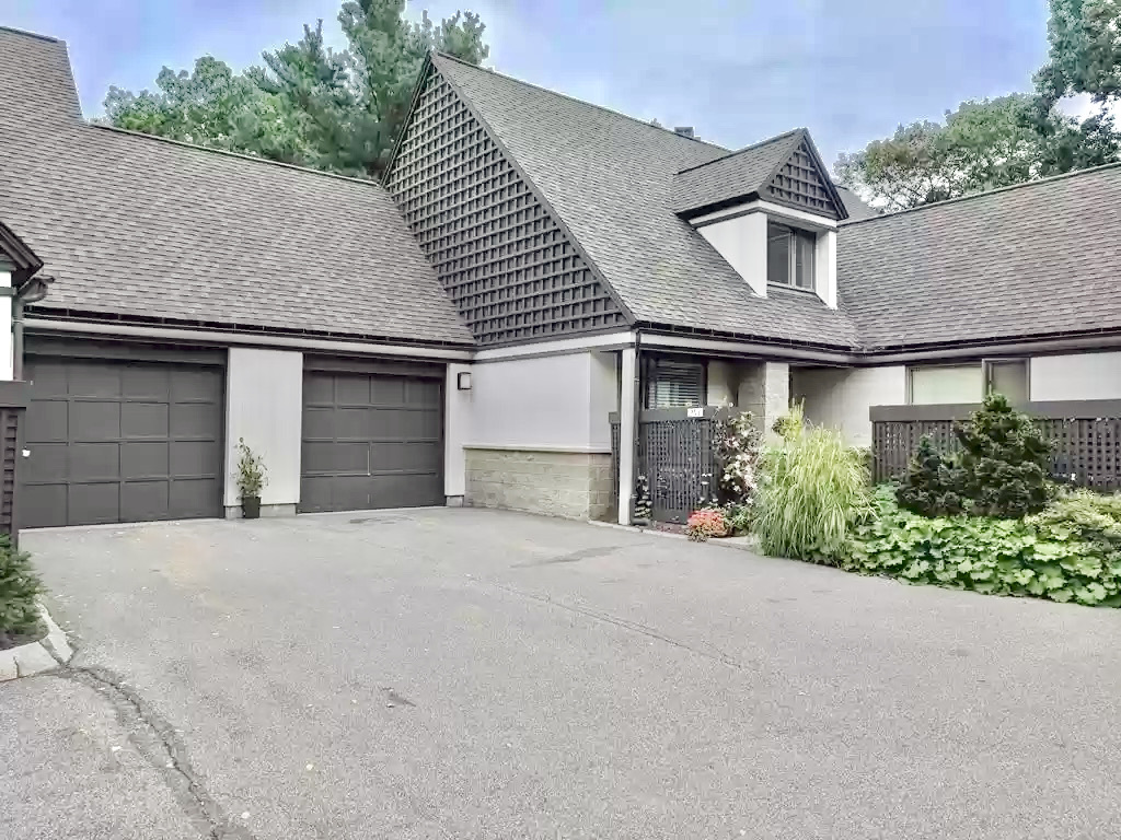 253 Nahanton St, Oak Hill