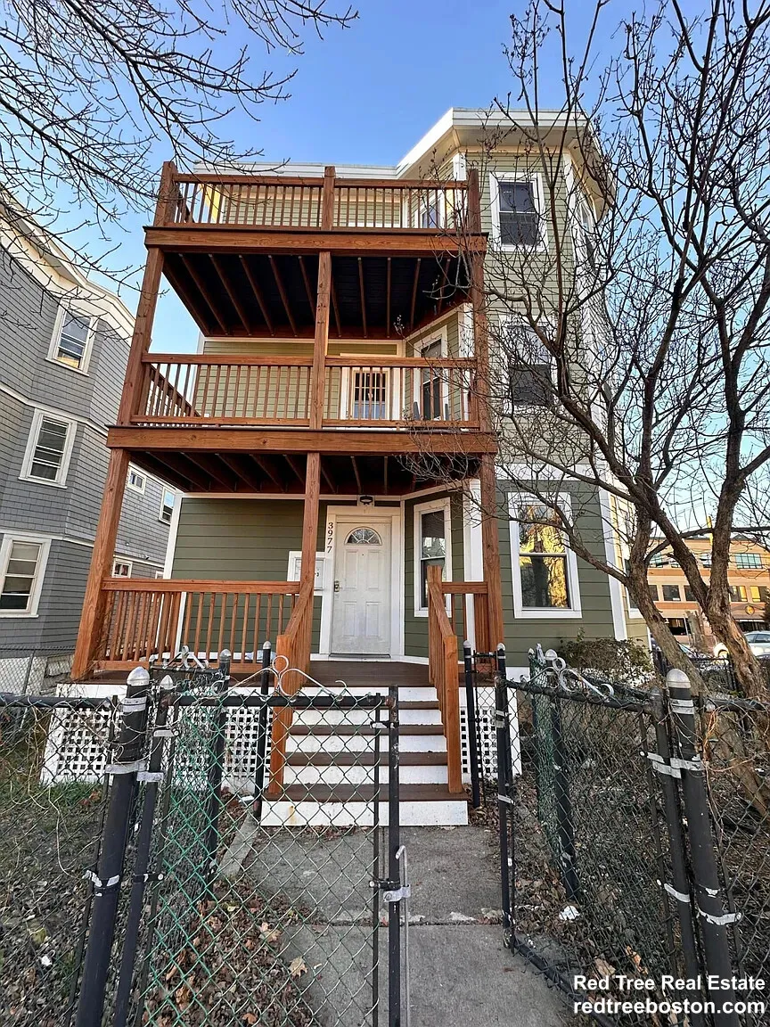 3977 Washington St, Roslindale