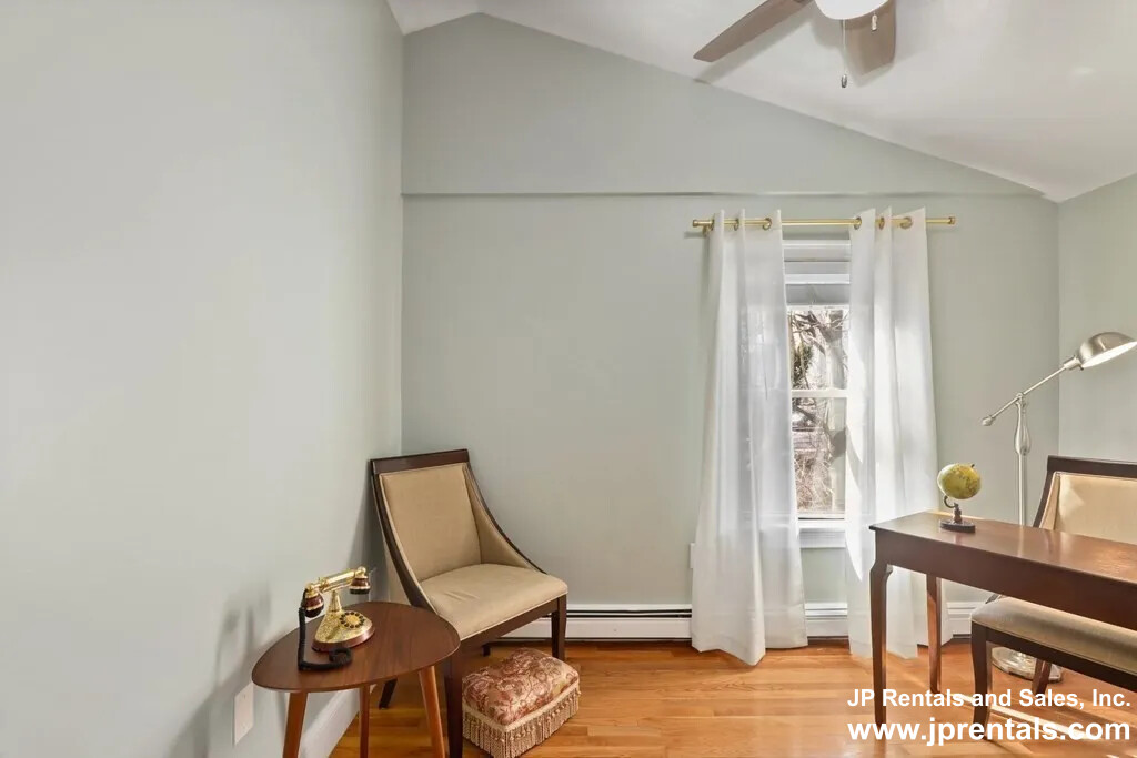 19 Norfolk St, Roxbury