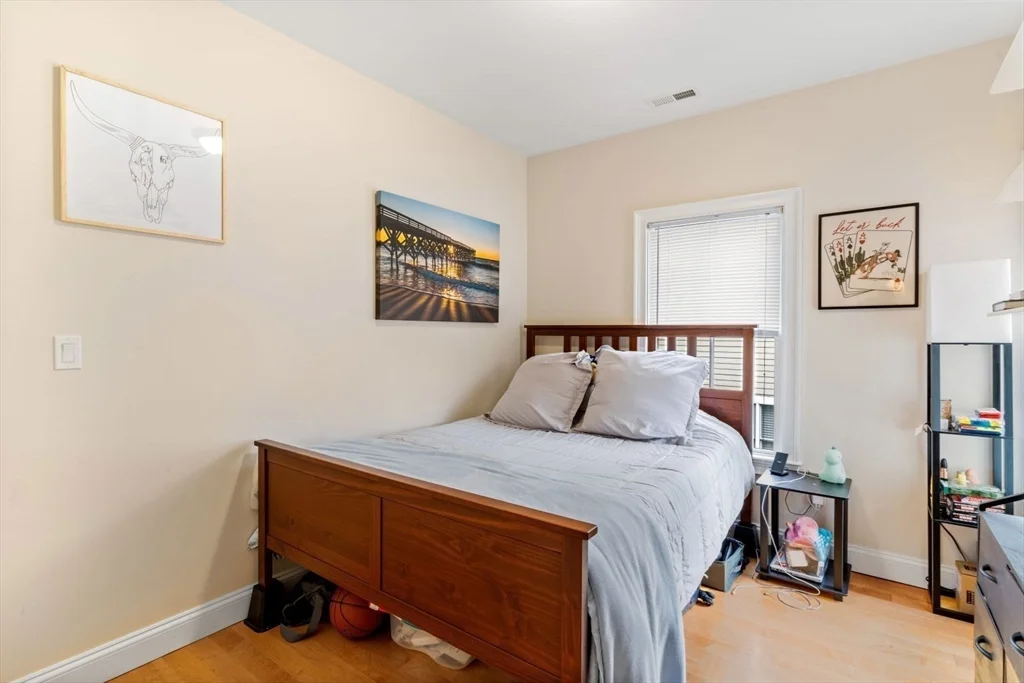 9 Sheridan, Neighborhood Nine