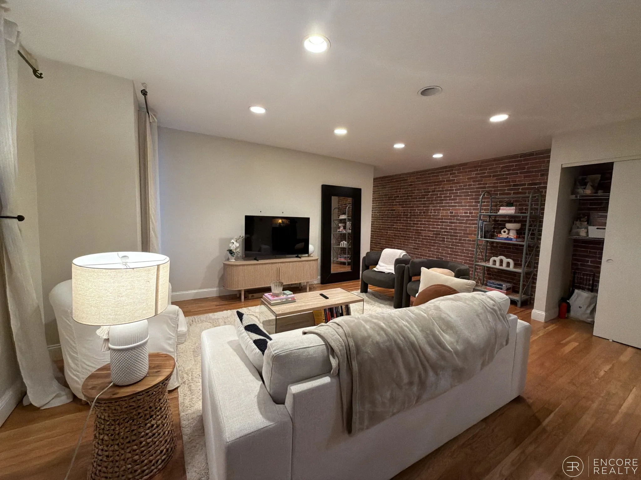 79 Gainsborough St, Fenway