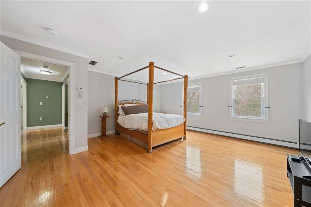 1 Glenbrook Rd, Framingham