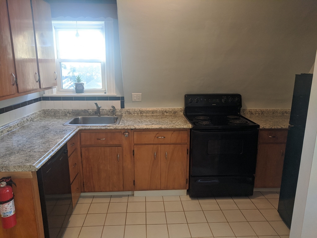 160 Washington St, Brighton