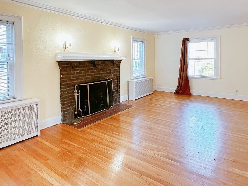 3 bed, 1.5 bath apartment for rent at 32 Valentine Unit SFH, Arlington — photo 4 of 16