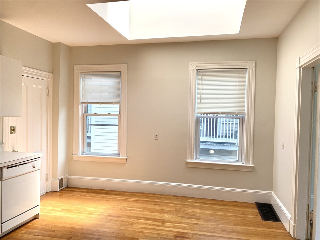 4 bed, 2 bath apartment for rent at 64 6th St Unit 3, East Cambridge — photo 3 of 10