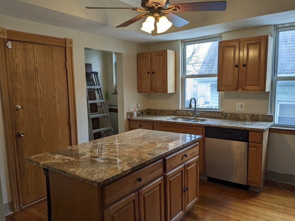 3 bed, 1 bath apartment for rent at 138 Devon St Unit 2, Dorchester — photo 3 of 10