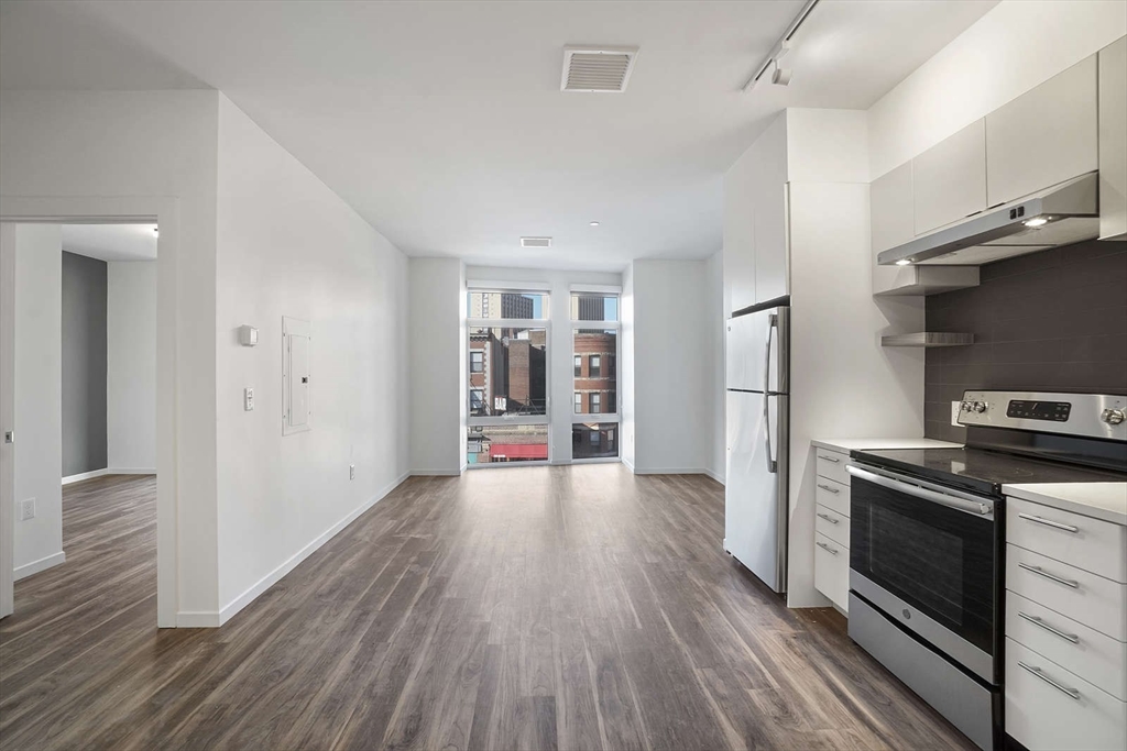 325 Snell, Fall River