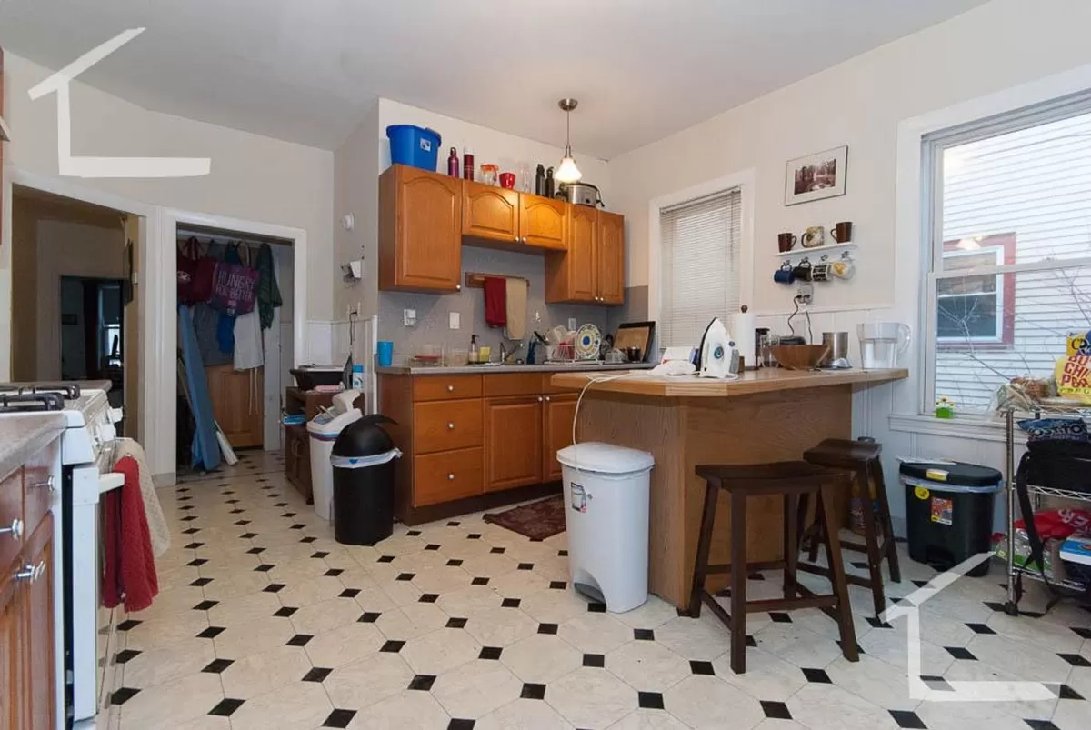 4 bed, 2 bath apartment for rent at 36 Brackett St Unit 2, Oak Square — photo 4 of 5