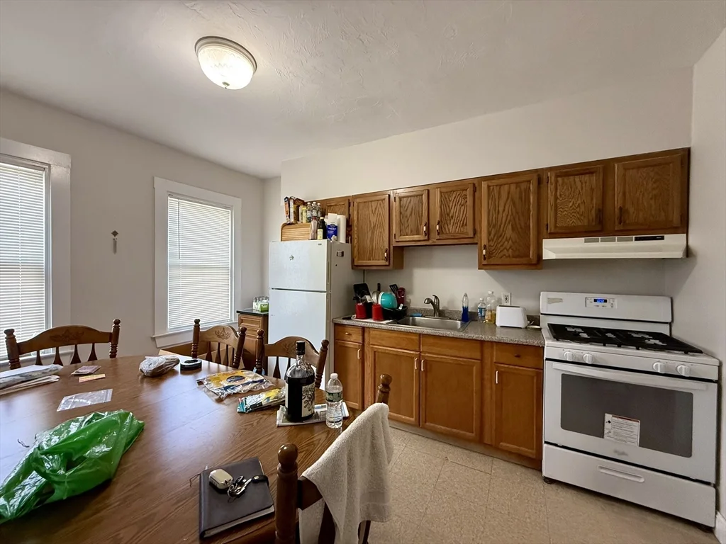 11 John St, Attleboro